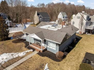 212 Monument St, Haverhill, Massachusetts, 2 Bedrooms Bedrooms, 5 Rooms Rooms,1.5 BathroomsBathrooms,Residential,For Sale,Monument St,73488985 212 Monument St, Haverhill, Massachusetts, 2 Bedrooms Bedrooms, 5 Rooms Rooms,1.5 BathroomsBathrooms,Residential,For Sale,Monument St,73488985