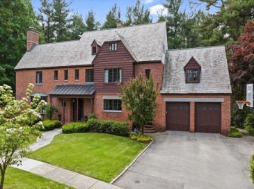 40 Westwood Dr, Worcester, Massachusetts, 5 Bedrooms Bedrooms, 11 Rooms Rooms,4.5 BathroomsBathrooms,Residential,For Sale,Westwood Dr,73438179
