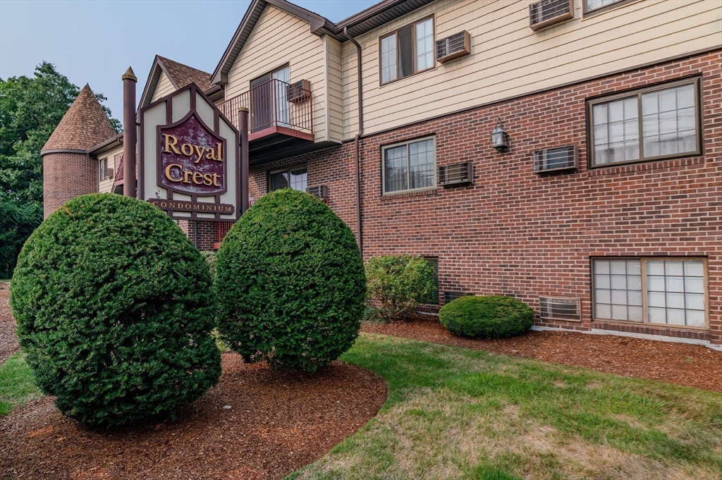 9 Royal Crest Dr, Randolph, Massachusetts, 1 Bedroom Bedrooms, 4 Rooms Rooms,1 BathroomBathrooms,Residential,For Sale,Royal Crest Dr,73422606