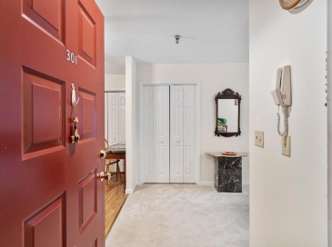 21 Dallas Dr, Dracut, Massachusetts, 2 Bedrooms Bedrooms, 4 Rooms Rooms,2 BathroomsBathrooms,Residential,For Sale,Dallas Dr,73490862