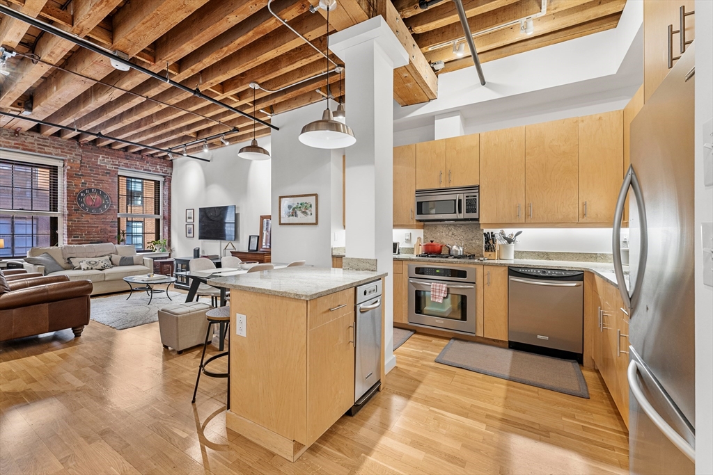 101 Broad St, Boston, Massachusetts, 1 Bedroom Bedrooms, 3 Rooms Rooms,1 BathroomBathrooms,Residential,For Sale,Broad St,73472066