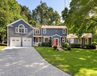 15 Bearce Ln, Scituate, Massachusetts, 4 Bedrooms Bedrooms, 8 Rooms Rooms,2.5 BathroomsBathrooms,Residential,For Sale,Bearce Ln,73483033