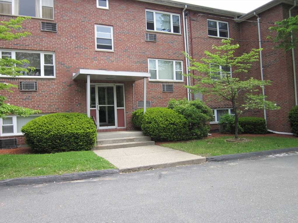 73 Walnut Street, Newton, Massachusetts, 1 Bedroom Bedrooms, 4 Rooms Rooms,1 BathroomBathrooms,Residential,For Sale,Walnut Street,73470214