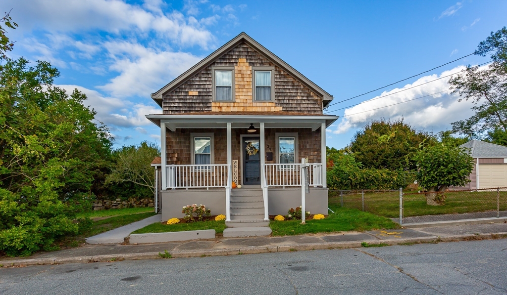 23 Garfield St, Dartmouth, Massachusetts, 2 Bedrooms Bedrooms, 5 Rooms Rooms,1.5 BathroomsBathrooms,Residential,For Sale,Garfield St,73490034
