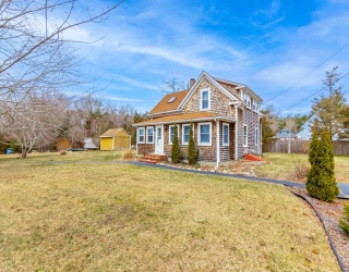 137 Fearing Hill Rd, Wareham, Massachusetts, 3 Bedrooms Bedrooms, 6 Rooms Rooms,1 BathroomBathrooms,Residential,For Sale,Fearing Hill Rd,73494638