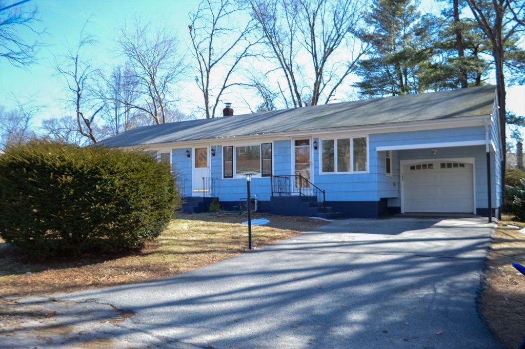 40 Flora Road, Attleboro, Massachusetts, 3 Bedrooms Bedrooms, 7 Rooms Rooms,2 BathroomsBathrooms,Residential,For Sale,Flora Road,73486225