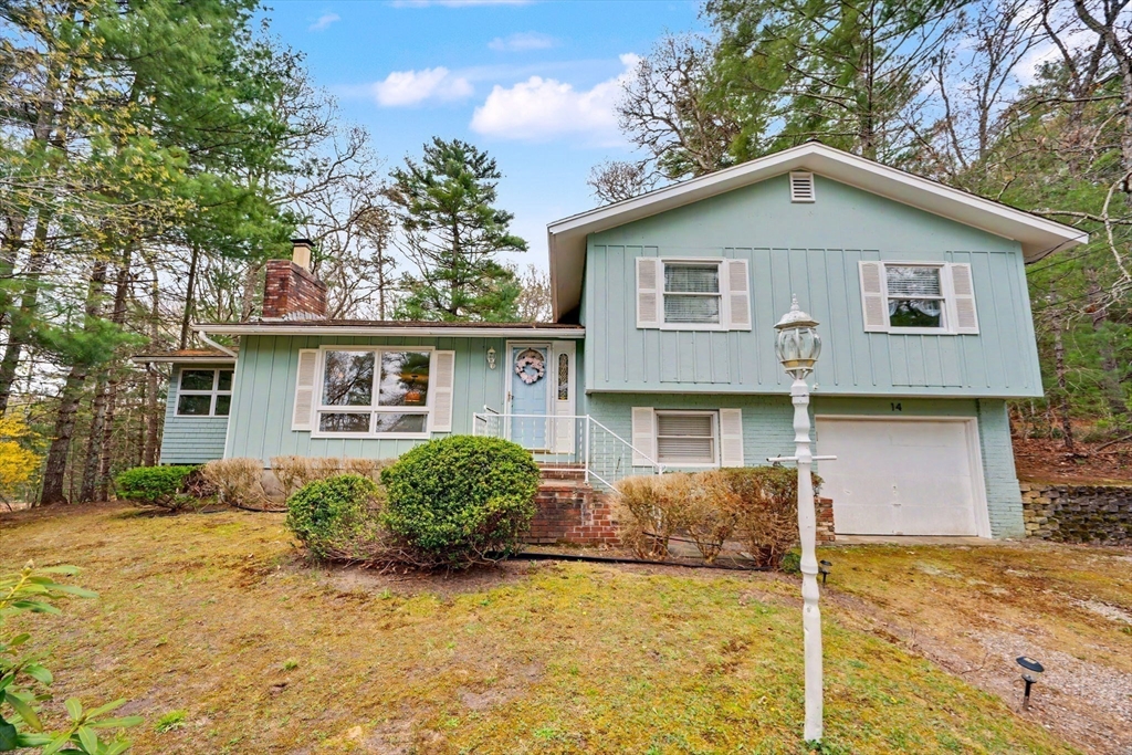 14 Lakewood Dr, Mashpee, Massachusetts, 3 Bedrooms Bedrooms, 6 Rooms Rooms,1.5 BathroomsBathrooms,Residential,For Sale,Lakewood Dr,73510523
