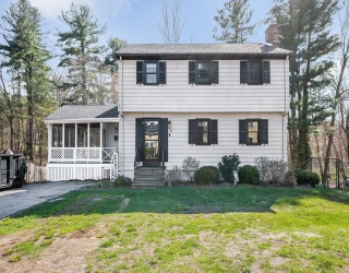 106 Grove Street, Reading, Massachusetts, 4 Bedrooms Bedrooms, 10 Rooms Rooms,2 BathroomsBathrooms,Residential,For Sale,Grove Street,73510528