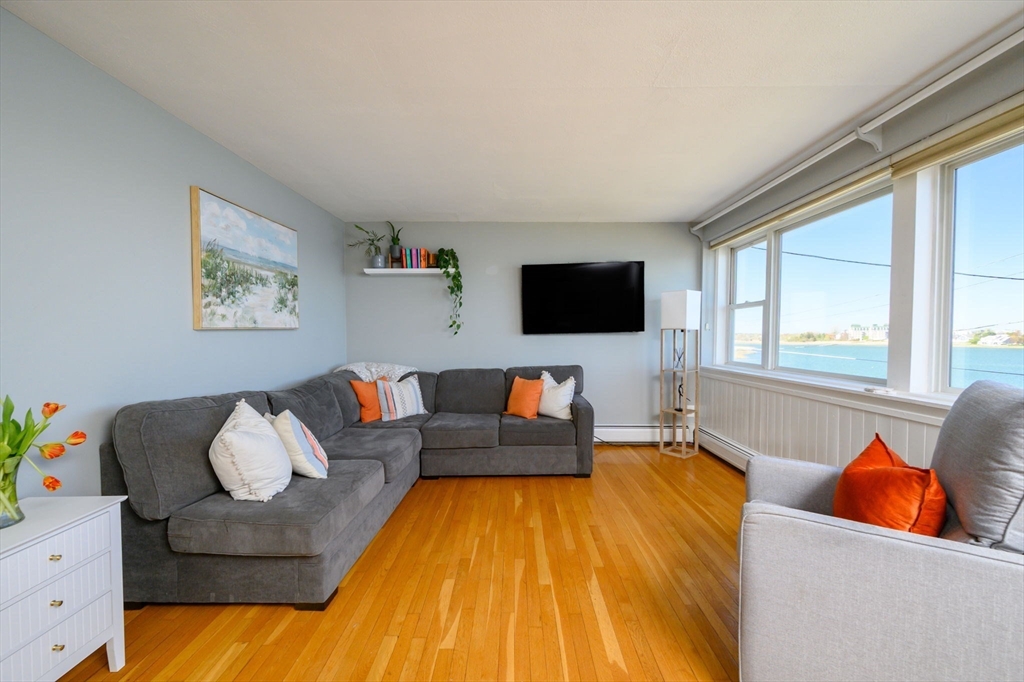 7 Dorchester St, Quincy, Massachusetts, 3 Bedrooms Bedrooms, 5 Rooms Rooms,1 BathroomBathrooms,Residential,For Sale,Dorchester St,73510530