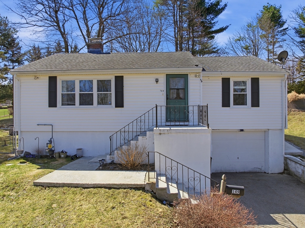 149 Woodland St, West Boylston, Massachusetts, 2 Bedrooms Bedrooms, 4 Rooms Rooms,1 BathroomBathrooms,Residential,For Sale,Woodland St,73499558