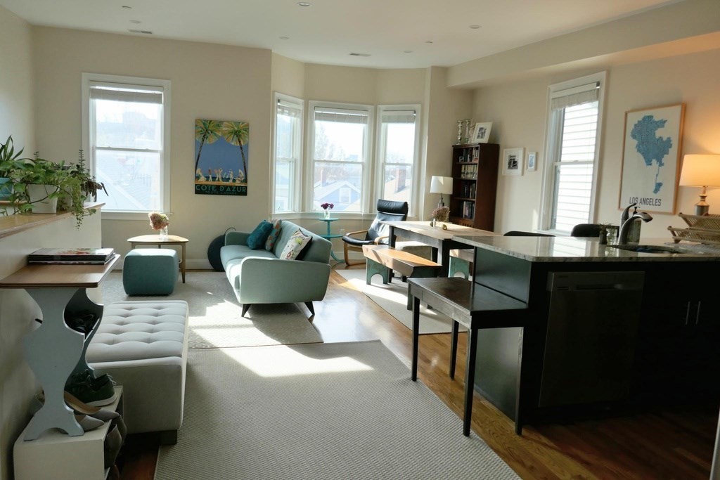 17 Plymouth Street, Cambridge, Massachusetts, 2 Bedrooms Bedrooms, 4 Rooms Rooms,1 BathroomBathrooms,Residential Lease,For Rent,Plymouth Street,73510553