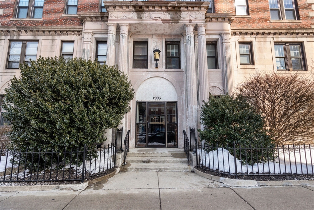 2003 Commonwealth Ave, Boston, Massachusetts, 1 Bedroom Bedrooms, 3 Rooms Rooms,1 BathroomBathrooms,Residential Lease,For Rent,Commonwealth Ave,73510572