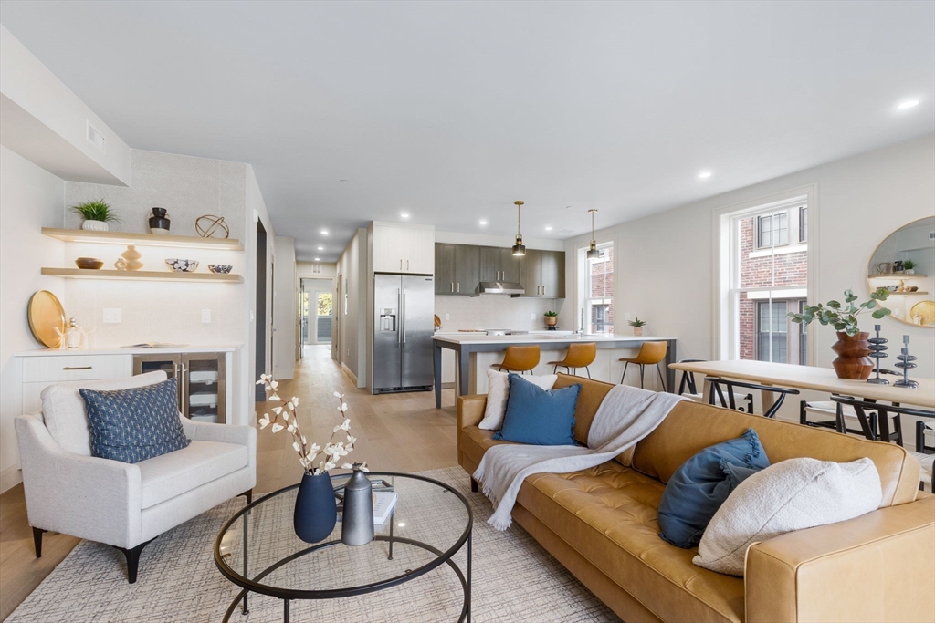 59 Spear St., Quincy, Massachusetts, 2 Bedrooms Bedrooms, 6 Rooms Rooms,2 BathroomsBathrooms,Residential,For Sale,Spear St.,73510599