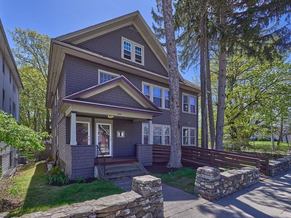 1066 Pleasant Street, Worcester, Massachusetts, 6 Bedrooms Bedrooms, 21 Rooms Rooms,3 BathroomsBathrooms,Residential Income,For Sale,Pleasant Street,73510525