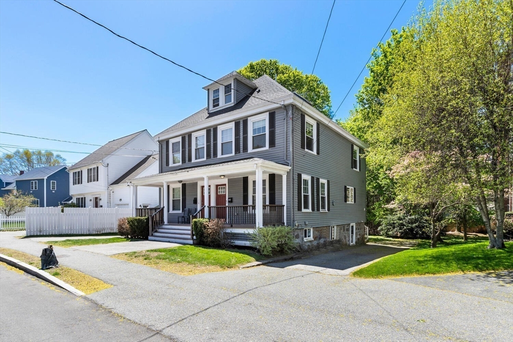 403-405 Reedsdale Rd, Milton, Massachusetts, 6 Bedrooms Bedrooms, 10 Rooms Rooms,6 BathroomsBathrooms,Residential Income,For Sale,Reedsdale Rd,73510632