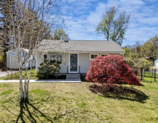 15 Crestmont Street, Springfield, Massachusetts, 2 Bedrooms Bedrooms, 4 Rooms Rooms,1 BathroomBathrooms,Residential,For Sale,Crestmont Street,73510652
