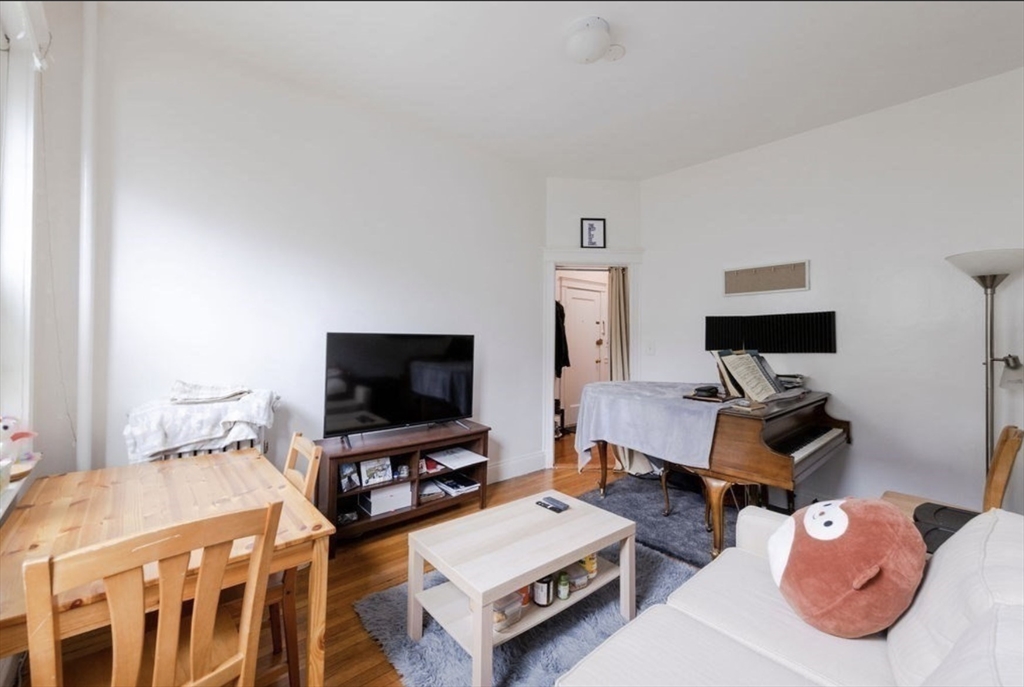 39 Glenville Ave, Boston, Massachusetts, 1 Bedroom Bedrooms, 4 Rooms Rooms,1 BathroomBathrooms,Residential Lease,For Rent,Glenville Ave,73510651