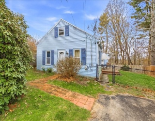 32 Elm Avenue, Holbrook, Massachusetts, 2 Bedrooms Bedrooms, 5 Rooms Rooms,1 BathroomBathrooms,Residential,For Sale,Elm Avenue,73510678
