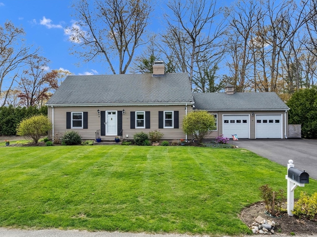 8 Hillside Rd, North Attleboro, Massachusetts, 4 Bedrooms Bedrooms, 7 Rooms Rooms,2 BathroomsBathrooms,Residential,For Sale,Hillside Rd,73510683