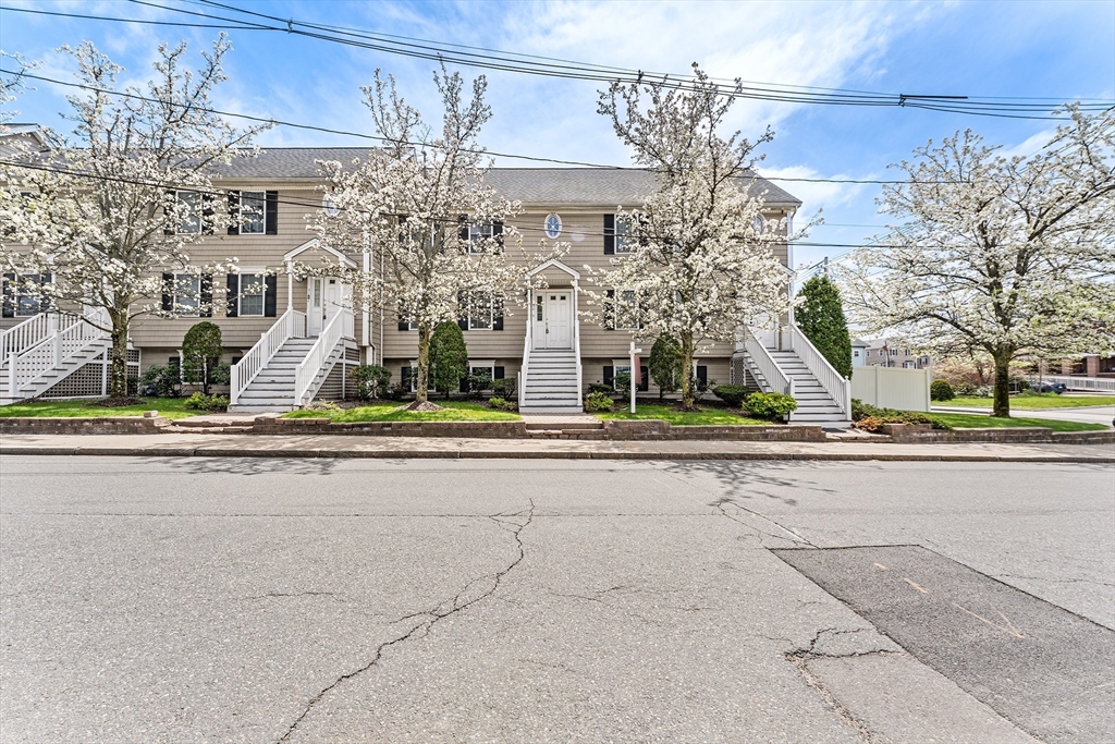 30 Russell St, Waltham, Massachusetts, 3 Bedrooms Bedrooms, 4 Rooms Rooms,2 BathroomsBathrooms,Residential,For Sale,Russell St,73510618