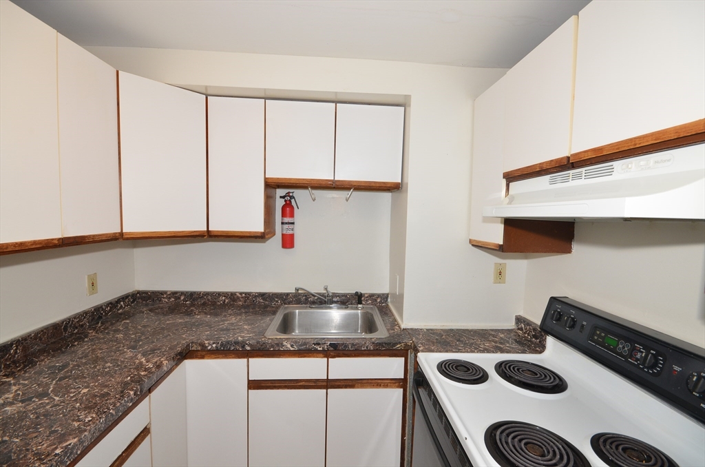 74 Union St, Lawrence, Massachusetts, 2 Bedrooms Bedrooms, 4 Rooms Rooms,1 BathroomBathrooms,Residential Lease,For Rent,Union St,73510688