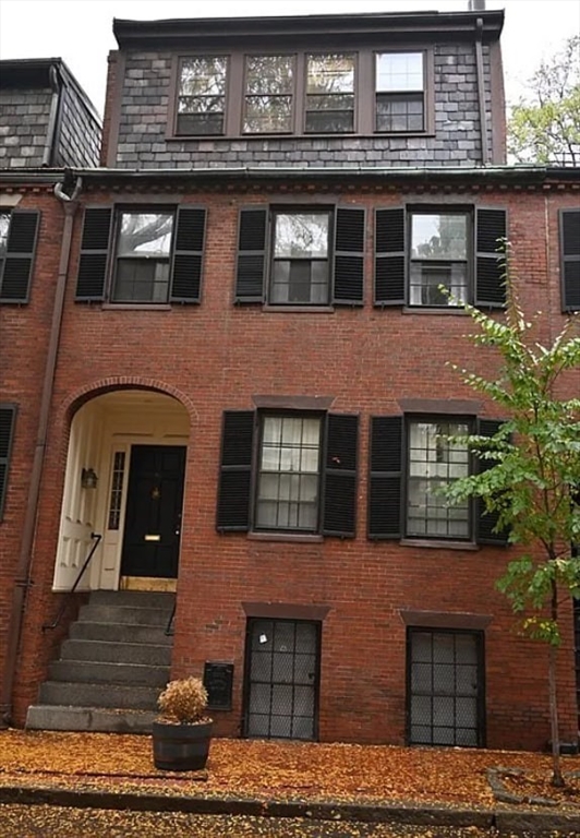 48 Fayette St, Boston, Massachusetts, 4 Bedrooms Bedrooms, 9 Rooms Rooms,3.5 BathroomsBathrooms,Residential,For Sale,Fayette St,73510711