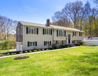 21 French St, Hingham, Massachusetts, 4 Bedrooms Bedrooms, 7 Rooms Rooms,2.5 BathroomsBathrooms,Residential,For Sale,French St,73510720