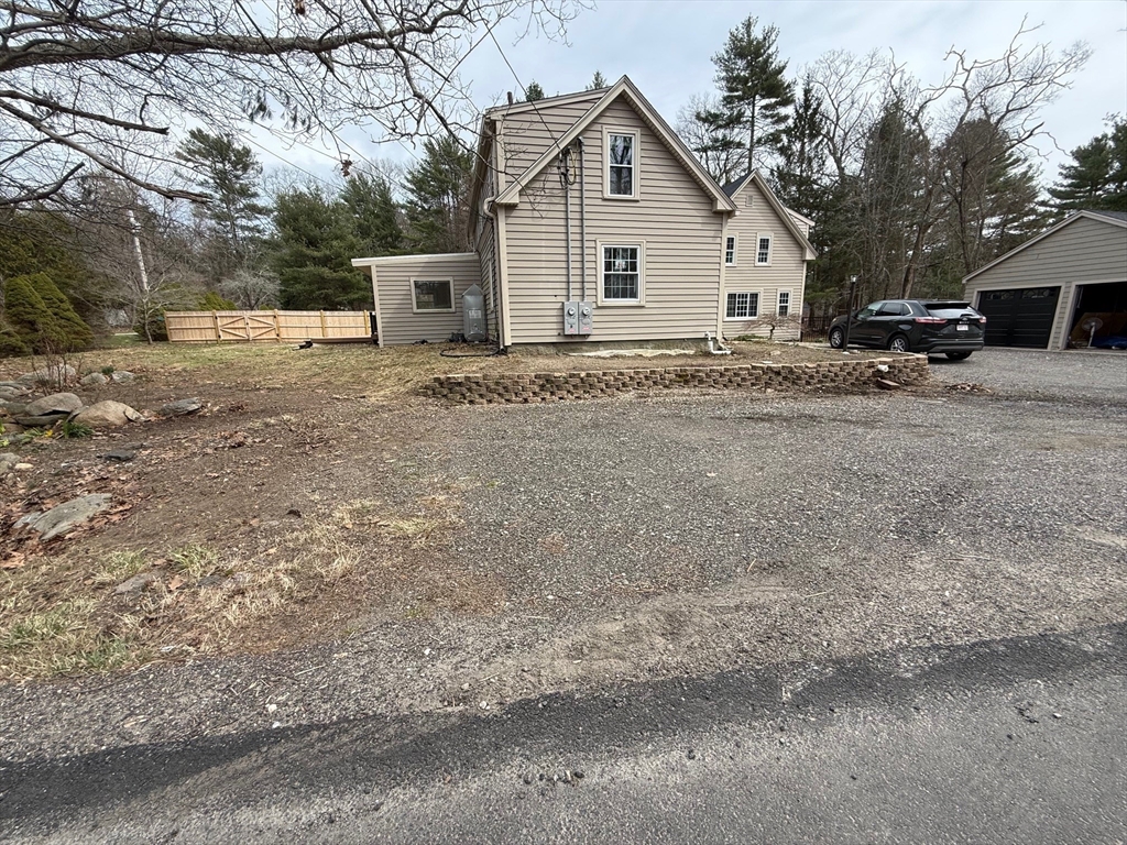 387 West Washington Street, Hanson, Massachusetts, 2 Bedrooms Bedrooms, 5 Rooms Rooms,1 BathroomBathrooms,Residential Lease,For Rent,West Washington Street,73494072
