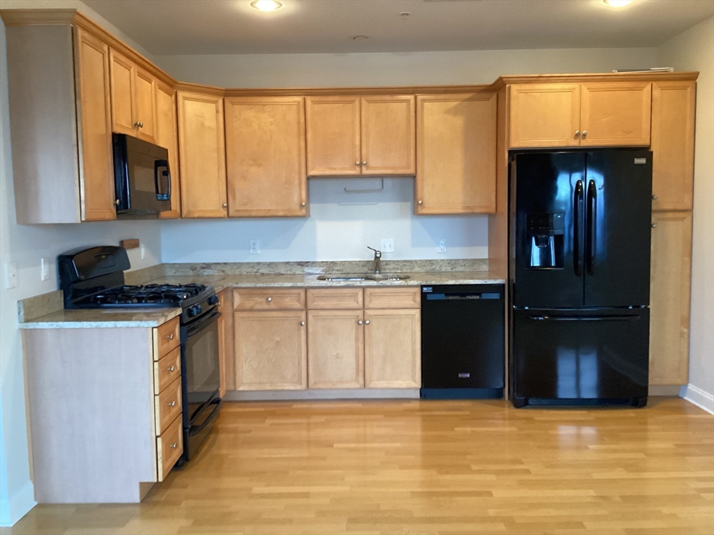 11 Lake St, Wakefield, Massachusetts, 2 Bedrooms Bedrooms, 2 Rooms Rooms,2 BathroomsBathrooms,Residential Lease,For Rent,Lake St,73465379