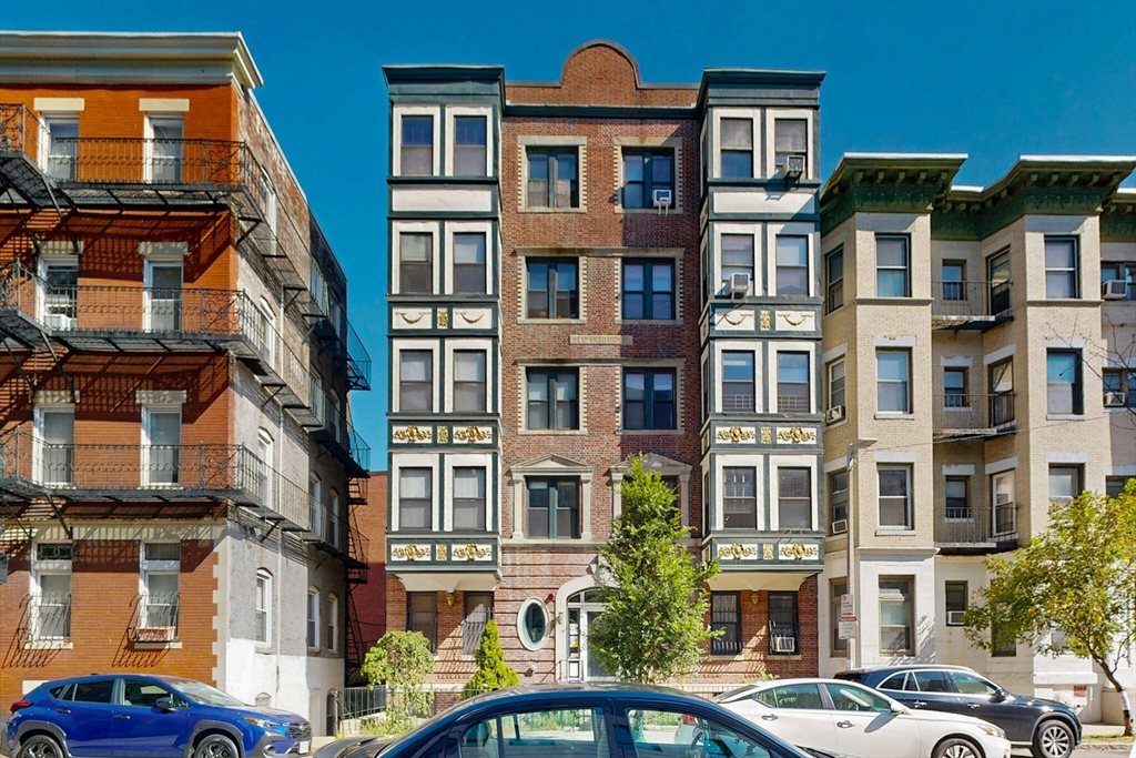 75 Burbank St, Boston, Massachusetts, 1 Bedroom Bedrooms, 3 Rooms Rooms,1 BathroomBathrooms,Residential,For Sale,Burbank St,73495778