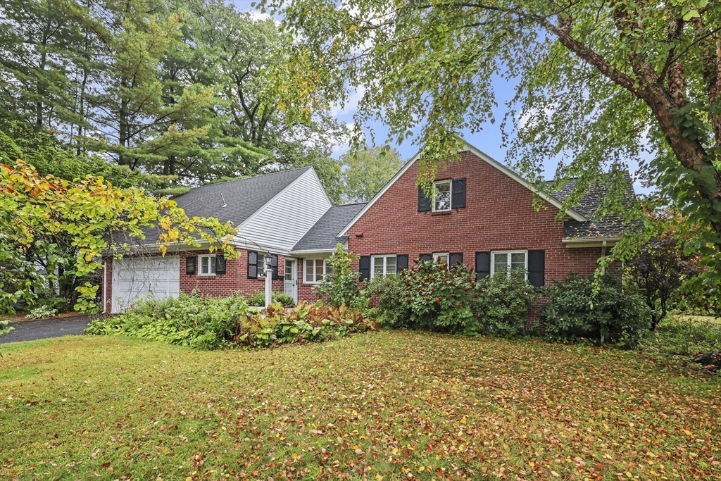 124 Tecumseh Drive, Longmeadow, Massachusetts, 4 Bedrooms Bedrooms, 10 Rooms Rooms,3.5 BathroomsBathrooms,Residential,For Sale,Tecumseh Drive,73436400