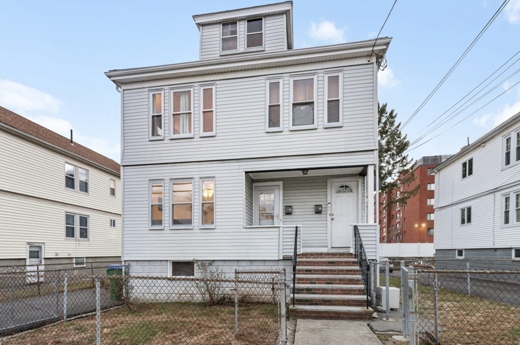 38 7th St, Medford, Massachusetts, 5 Bedrooms Bedrooms, 12 Rooms Rooms,2 BathroomsBathrooms,Residential Income,For Sale,7th St,73485522