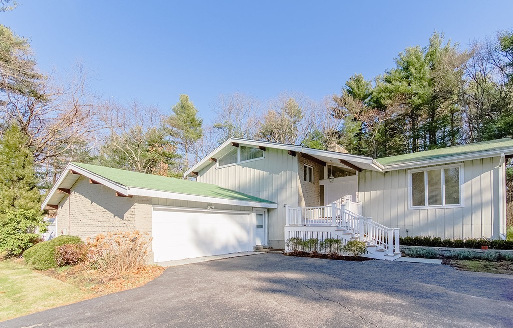 264 Country Way, Needham, Massachusetts, 3 Bedrooms Bedrooms, 7 Rooms Rooms,3 BathroomsBathrooms,Residential Lease,For Rent,Country Way,73477345