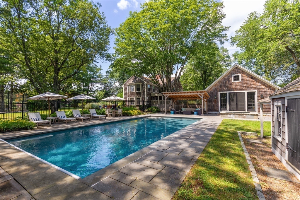 29 Pleasant St, Hingham, Massachusetts, 5 Bedrooms Bedrooms, 10 Rooms Rooms,4 BathroomsBathrooms,Residential,For Sale,Pleasant St,73510741
