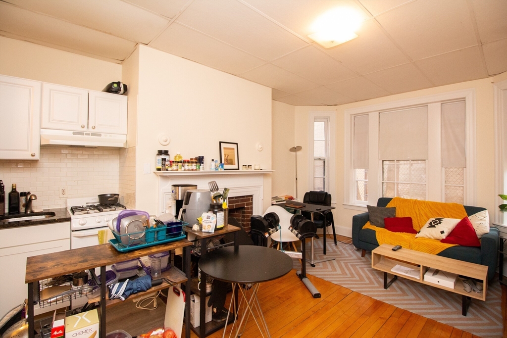 1253 Beacon St, Brookline, Massachusetts, 1 Bedroom Bedrooms, 3 Rooms Rooms,1 BathroomBathrooms,Residential Lease,For Rent,Beacon St,73510760