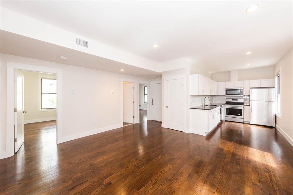 24 Clary St, Cambridge, Massachusetts, 3 Bedrooms Bedrooms, 7 Rooms Rooms,1.5 BathroomsBathrooms,Residential Lease,For Rent,Clary St,73510766