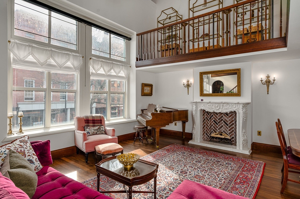 30 Pleasant Street, Northampton, Massachusetts, 5 Bedrooms Bedrooms, 8 Rooms Rooms,2.5 BathroomsBathrooms,Residential,For Sale,Pleasant Street,73510900