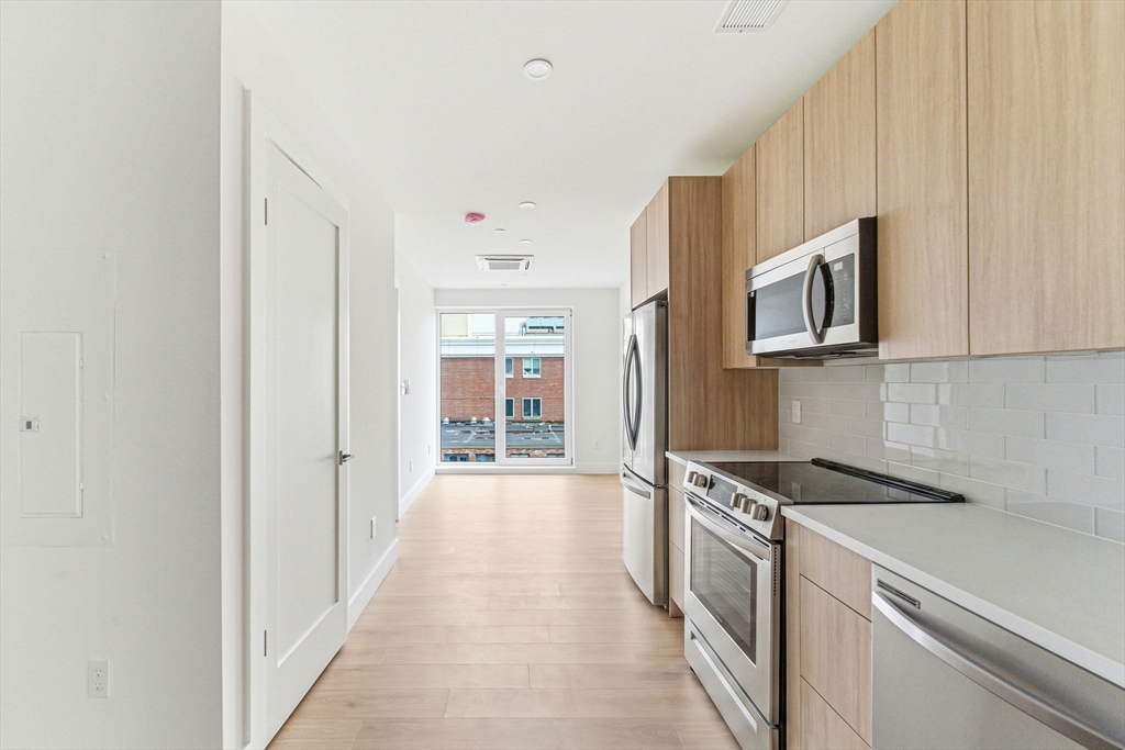 1035 Commonwealth Ave, Boston, Massachusetts, 1 Bedroom Bedrooms, 2 Rooms Rooms,1 BathroomBathrooms,Residential Lease,For Rent,Commonwealth Ave,73510808