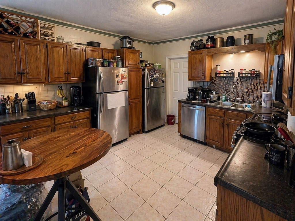200 Harvard St., Medford, Massachusetts, 6 Bedrooms Bedrooms, 10 Rooms Rooms,2 BathroomsBathrooms,Residential Lease,For Rent,Harvard St.,73510856