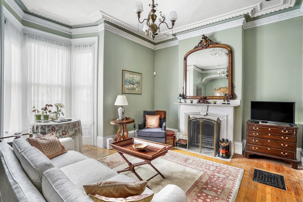 108 Pembroke St, Boston, Massachusetts, 4 Bedrooms Bedrooms, 13 Rooms Rooms,2.5 BathroomsBathrooms,Residential,For Sale,Pembroke St,73510869