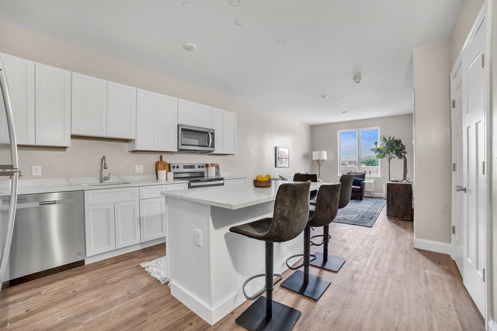 127 Centre St, Brockton, Massachusetts, 1 Bedroom Bedrooms, 3 Rooms Rooms,1 BathroomBathrooms,Residential Lease,For Rent,Centre St,73510885
