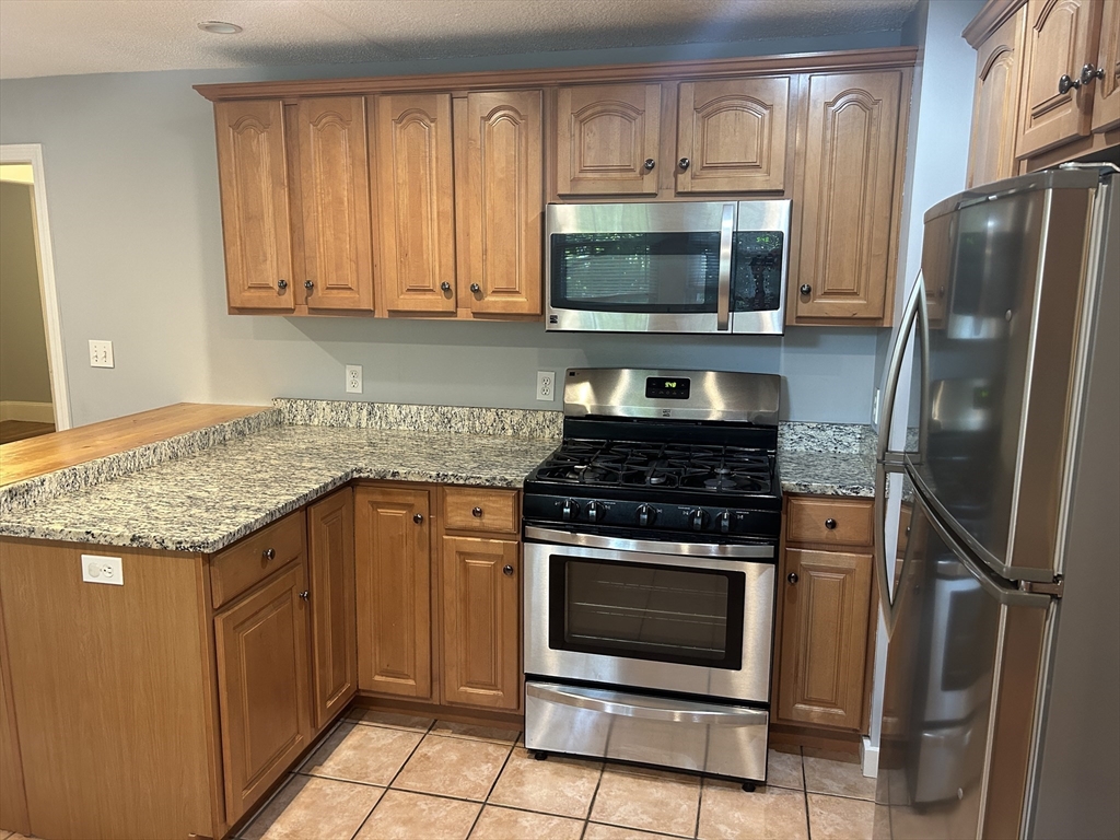 79 Orchard, Watertown, Massachusetts, 3 Bedrooms Bedrooms, 6 Rooms Rooms,1 BathroomBathrooms,Residential Lease,For Rent,Orchard,73510898