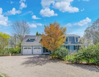 769 Dartmouth St, Dartmouth, Massachusetts, 4 Bedrooms Bedrooms, 7 Rooms Rooms,3.5 BathroomsBathrooms,Residential,For Sale,Dartmouth St,73510590