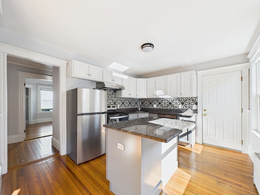 6 Hancock St, Salem, Massachusetts, 3 Bedrooms Bedrooms, 6 Rooms Rooms,1 BathroomBathrooms,Residential Lease,For Rent,Hancock St,73510922