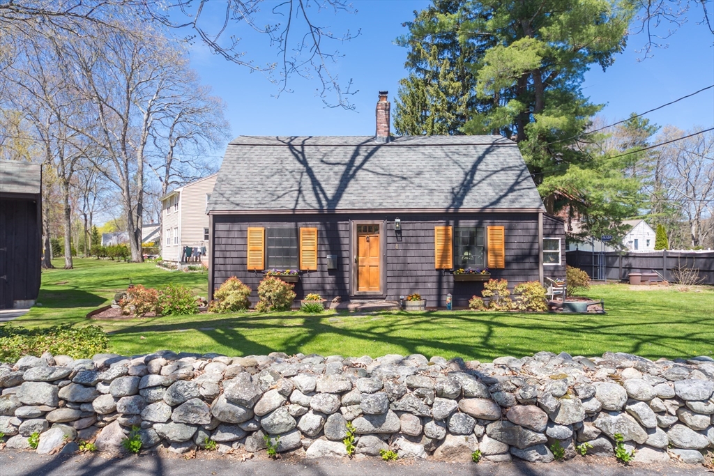 4 Gibbs St, Natick, Massachusetts, 3 Bedrooms Bedrooms, 7 Rooms Rooms,1 BathroomBathrooms,Residential,For Sale,Gibbs St,73510891