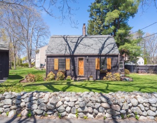 4 Gibbs St, Natick, Massachusetts, 3 Bedrooms Bedrooms, 7 Rooms Rooms,1 BathroomBathrooms,Residential,For Sale,Gibbs St,73510891