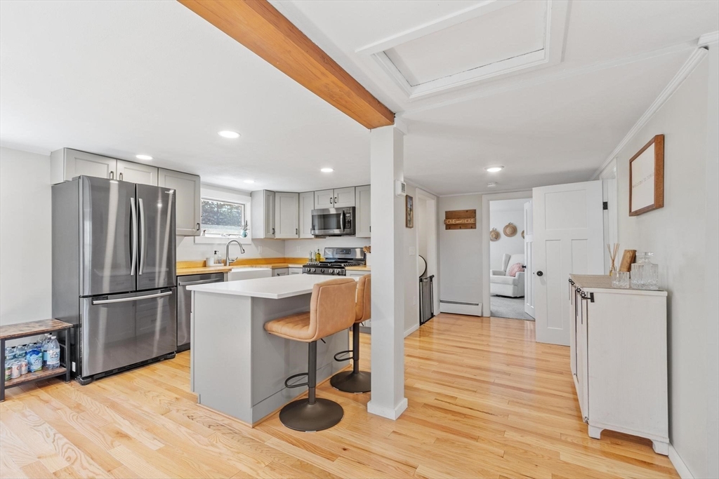 84 Hammond St, Rowley, Massachusetts, 2 Bedrooms Bedrooms, 5 Rooms Rooms,1.5 BathroomsBathrooms,Residential,For Sale,Hammond St,73510821