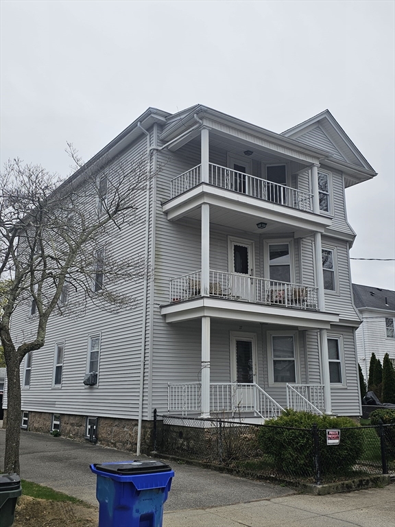 27 Bond Street, Fall River, Massachusetts, 9 Bedrooms Bedrooms, 18 Rooms Rooms,3 BathroomsBathrooms,Residential Income,For Sale,Bond Street,73510823