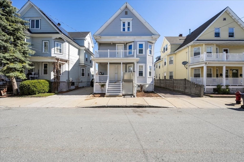 15 Porter St, Everett, Massachusetts, 7 Bedrooms Bedrooms, 15 Rooms Rooms,3 BathroomsBathrooms,Residential Income,For Sale,Porter St,73510708