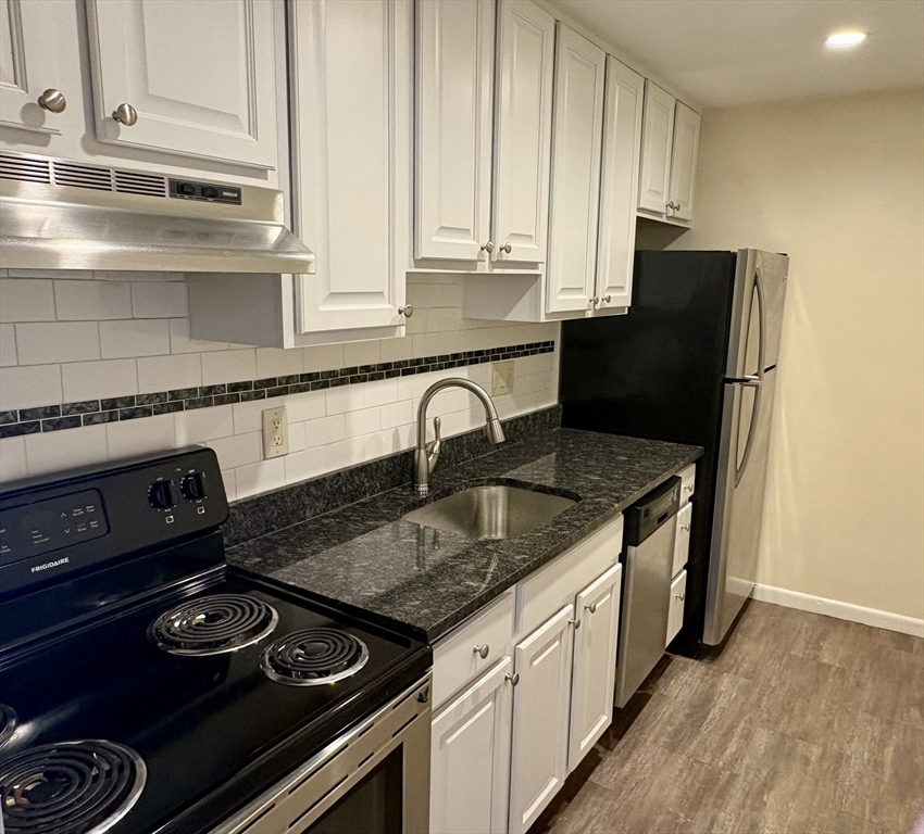 10 Coffey St, Boston, Massachusetts, 1 Bedroom Bedrooms, 3 Rooms Rooms,1 BathroomBathrooms,Residential,For Sale,Coffey St,73510797